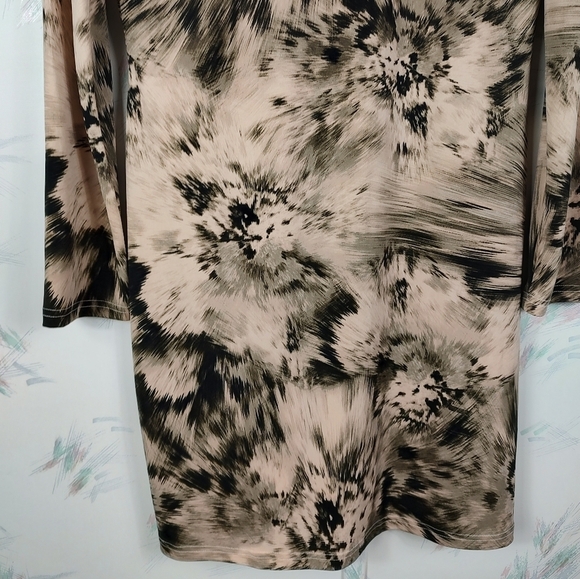 Jennifer Lopez Cream Black Printed Dress - Picture 3 of 9